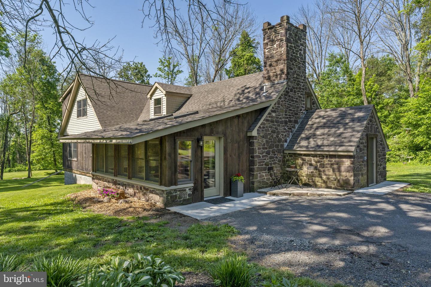 New Featured Listing - 5132 McLean Station Rd inception-app-prod/MDg3ZWU4OGQtYmNiMi00MmE4LWEwNjAtOTQyOWNjNDY4ZDNk/content/2022/06/379eeb57cf755d0fbbb69ddc454230a1017da7e4.jpg
