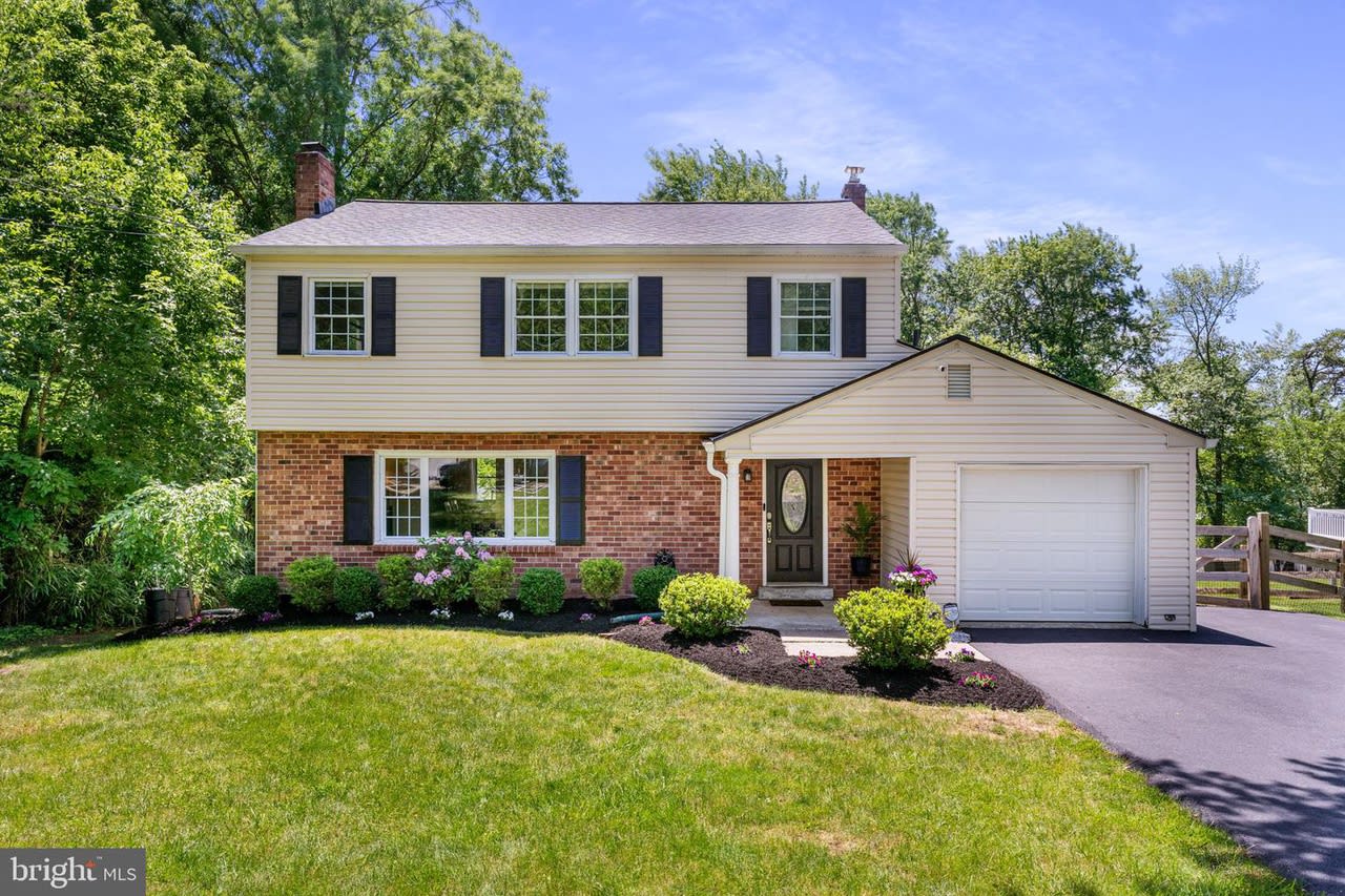 New Featured Listing - 624 Mockingbird Lane inception-app-prod/MDg3ZWU4OGQtYmNiMi00MmE4LWEwNjAtOTQyOWNjNDY4ZDNk/content/2024/06/31c16cb28302a4a008fa60ed61eb080f31bd78fe.jpg