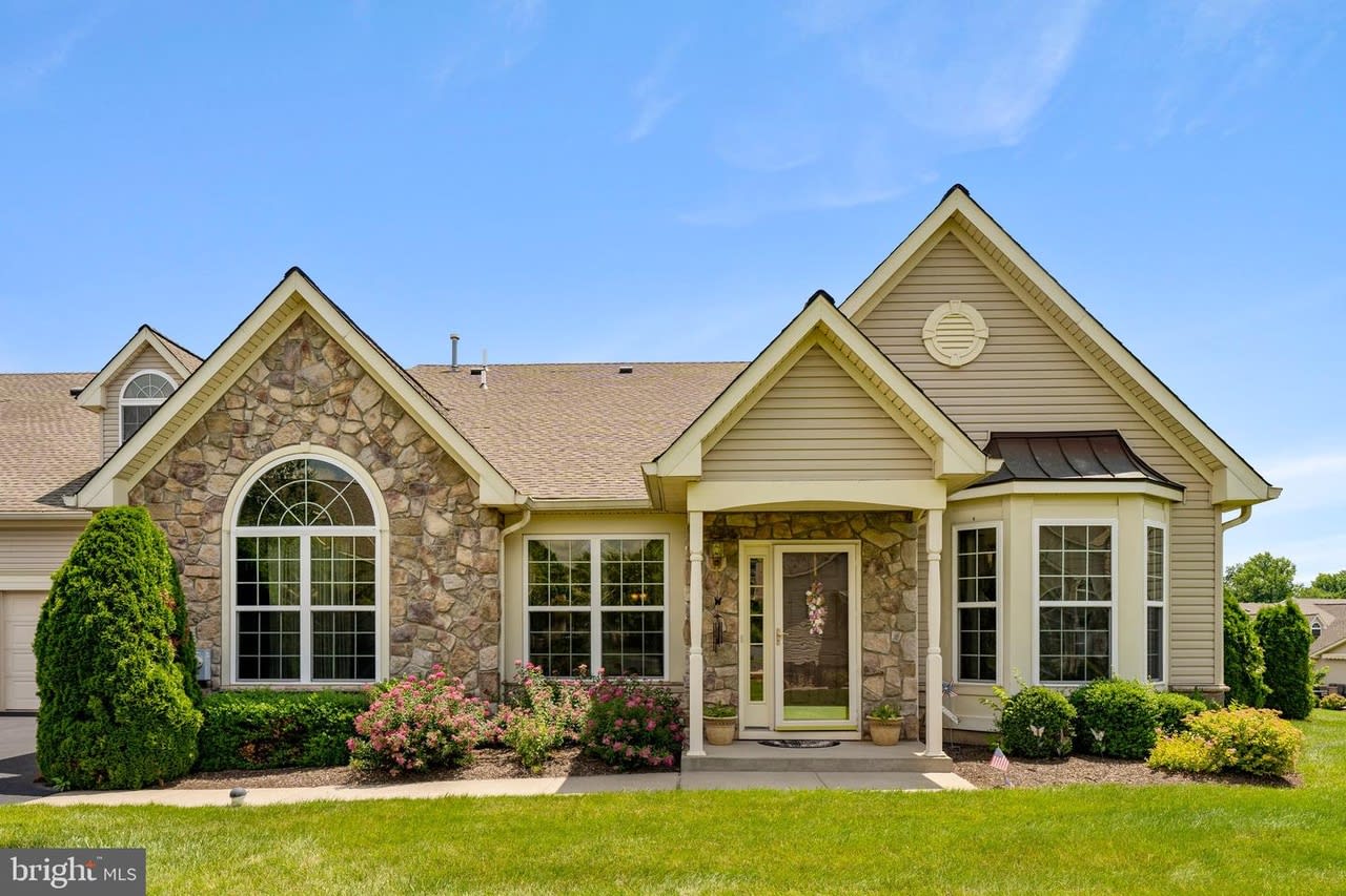 New Featured Listing - 354 Calloway Court inception-app-prod/MDg3ZWU4OGQtYmNiMi00MmE4LWEwNjAtOTQyOWNjNDY4ZDNk/content/2024/07/e4c8711f56a3294a4126efa96362121479cbe427.jpg