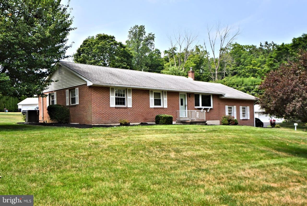 New Featured Listing - 919 Summit Avenue inception-app-prod/MDg3ZWU4OGQtYmNiMi00MmE4LWEwNjAtOTQyOWNjNDY4ZDNk/content/2024/08/c3a5cd0580b3cc5f2a7b623c68942e05bf339abc.jpg