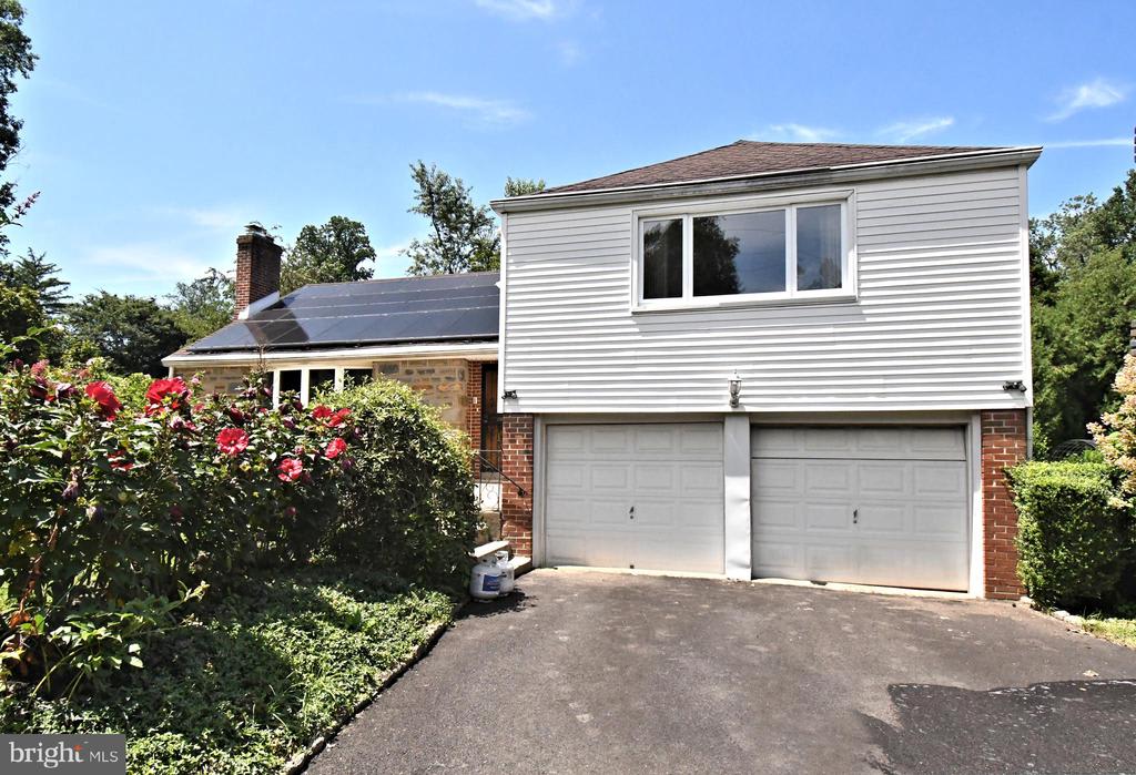 Glenside Split-Level Home for Sale: 1605 Hillcrest Road inception-app-prod/MDg3ZWU4OGQtYmNiMi00MmE4LWEwNjAtOTQyOWNjNDY4ZDNk/content/2026/08/71b487af94b5c3ea8d4b0015a0f05cdd2621cbaf.jpg