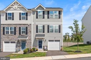 Newer Sanatoga Crossing Townhome for Sale: 140 Nelson Lane inception-app-prod/MDg3ZWU4OGQtYmNiMi00MmE4LWEwNjAtOTQyOWNjNDY4ZDNk/content/2026/09/63e29f4fc8c6f0de3b0fc13bbfb60ae6dcfd3237.jpg