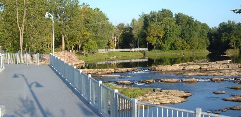 inception-app-prod/MDhhMjIxNzEtMmJlMy00MmZjLWE1MDItY2E0NmYzMjFhYTJh/content/2016/06/Riverwalk slideshow.jpeg