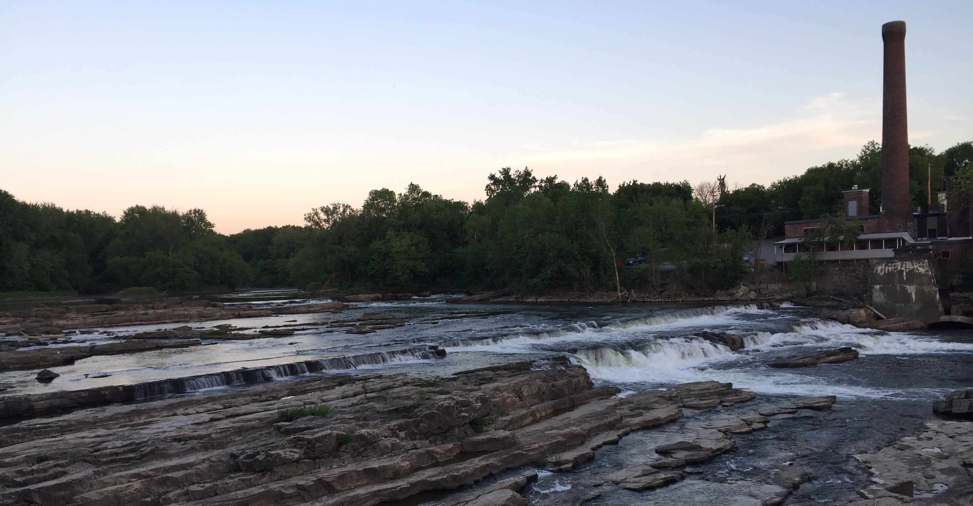 inception-app-prod/MDhhMjIxNzEtMmJlMy00MmZjLWE1MDItY2E0NmYzMjFhYTJh/content/2016/06/Winooski river slideshow.jpeg