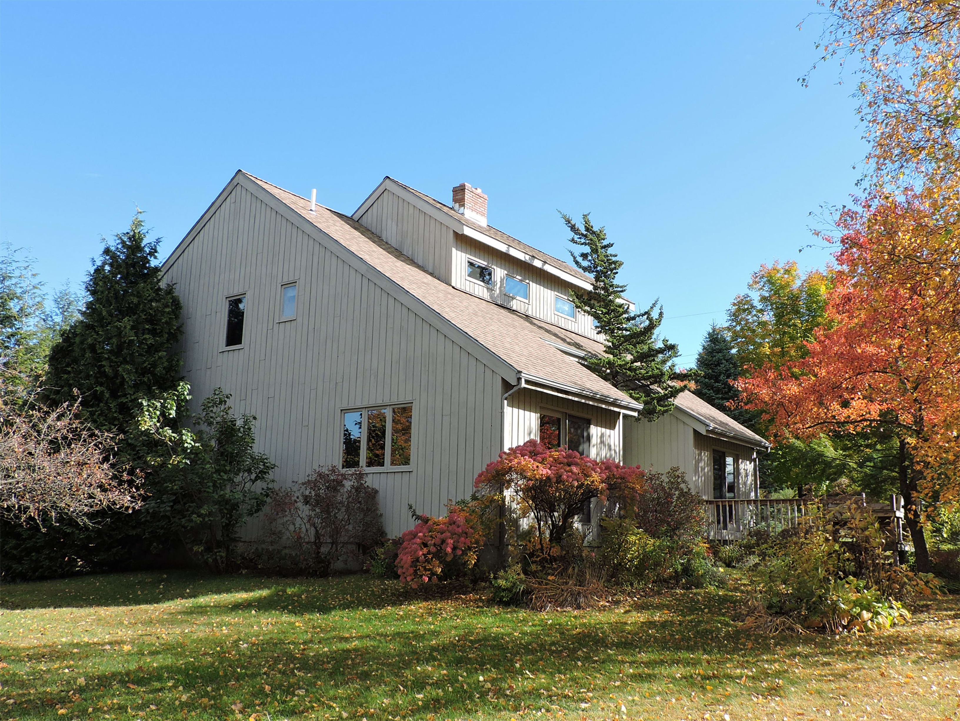 Hurricane Season in Vermont? inception-app-prod/MDhhMjIxNzEtMmJlMy00MmZjLWE1MDItY2E0NmYzMjFhYTJh/content/2017/09/Roberts Fall-3.jpg