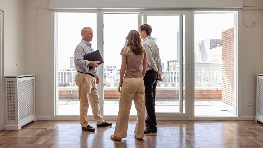 What Is a Listing Agent? Why a Home Sale Hinges on Agent’s Expertise inception-app-prod/MDk5N2M0YzgtNWQ0Ny00NzZkLWI1ZjItYjZmYTk5YjJmYjA3/content/2026/06/dbdf173c9802825fac6683e69428e1fdcc9dab2d.jpeg