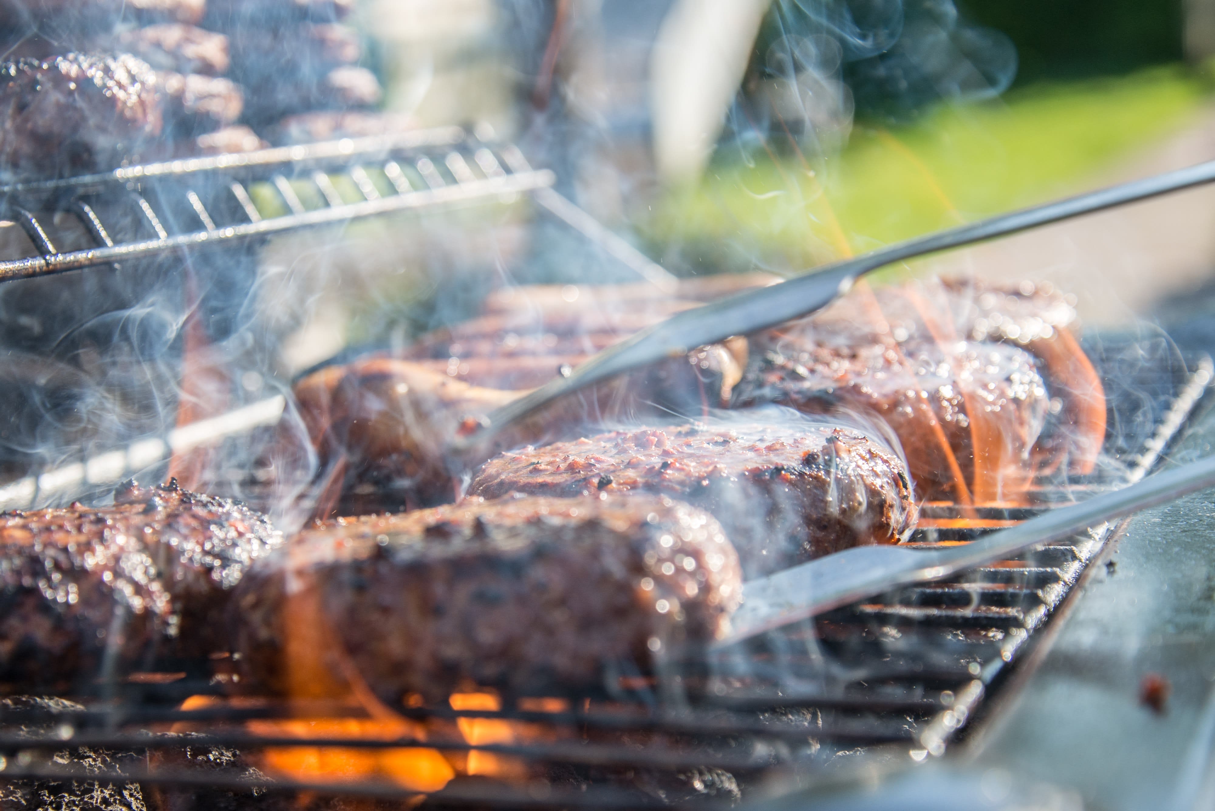 Grilling Guide to Deliciousness inception-app-prod/MGM0MTU4NzEtOWRiMS00MjQyLWJiMTAtMDIzY2U4NTg0OThl/content/2020/07/Y2xvc2UtcGhvdG9ncmFwaHktb2YtZ3JpbGxlZC1tZWF0LW9u.jpg