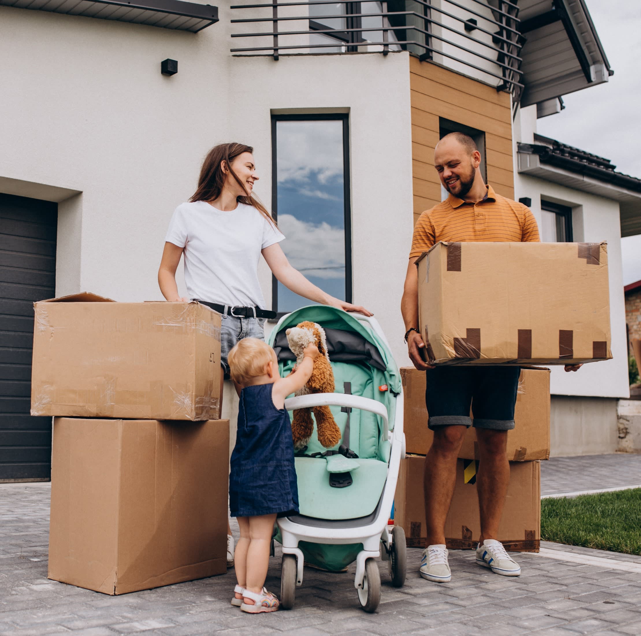 inception-app-prod/MGQ2Mzc2YTctZGEwNi00ZDUwLWIwNmEtM2I2Mjk2NjkzODc4/content/2021/05/young-family-with-little-daughter-moving-into-new-house.jpg