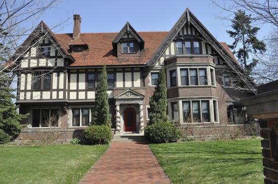 inception-app-prod/MGQ5ZjY5NTYtMTMyYS00OGNkLWIzOWUtYjE3Mzc3MDM5YTM4/content/2016/04/summit-avenue 2.jpg