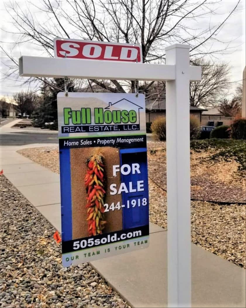 First-Time Home Seller inception-app-prod/MGRhMWIzODItNDlkYy00YjFiLTk0M2UtNjM5YzQzNWQwYTUx/content/2020/12/full-house-sign-sold-2.jpg