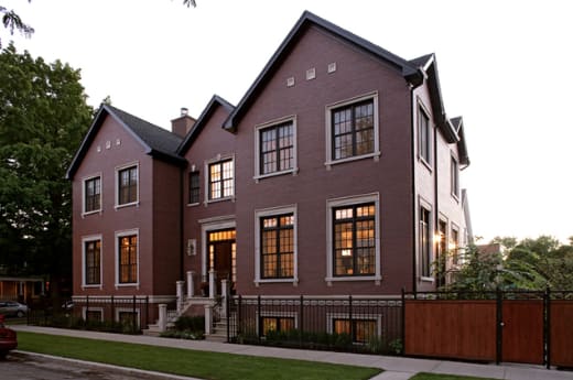 Hottest Luxury Listings in Lincoln Square inception-app-prod/MGY0NWNmOTAtMWUxOC00MDdlLWIzZGQtMmFiNGIyZDVkNTIx/content/2017/08/Lincoln Square-2.png