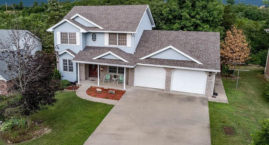 Scranton Area Real Estate Lights Up With Drone Aerial Marketing inception-app-prod/MGZkMDM3ZjAtOTJlOC00NmYxLWJiOWQtYzY5MzdjMWNlYjQx/content/2020/07/dronepictureofhouse-2.jpg