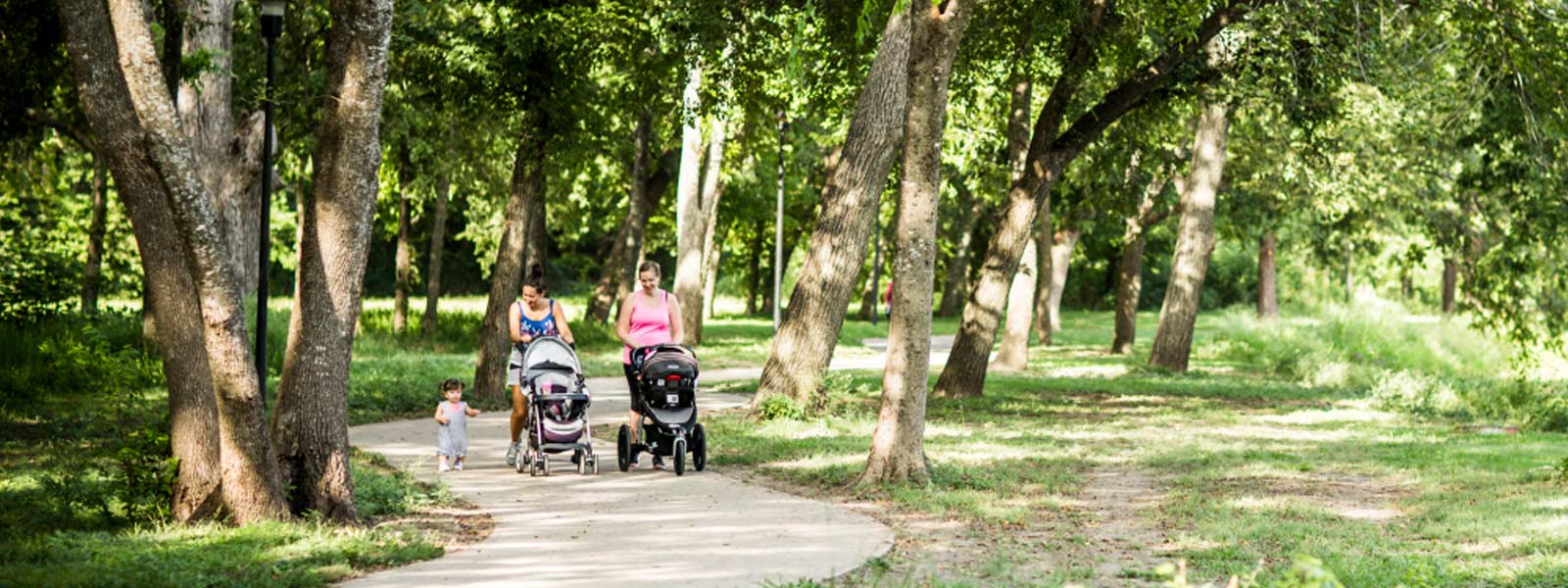 inception-app-prod/MTFmNWRiNTItZTI2ZC00NTFjLTkxZWEtMTM0OTIxMWVkM2U4/content/2017/01/McKinney-Texas-Residential-Parks-Townlake-Walking-Trails.jpg
