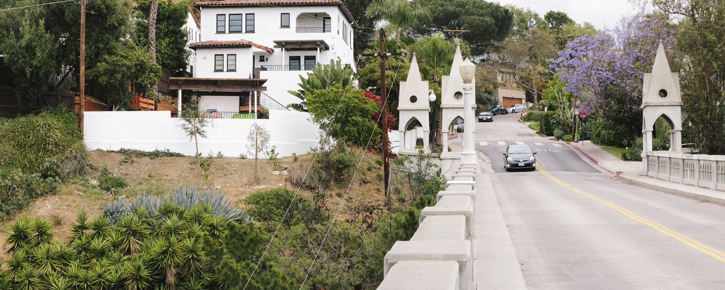 SHOULD YOU MOVE TO LA inception-app-prod/MTI2Mjg4MzMtODY3Yy00M2RmLTgyNGItOTY4ZDc2NzJmNWEy/content/2018/05/Should You Move To LA_ Pic%230 Main Pic.jpg