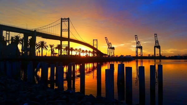 inception-app-prod/MTNjZWNlODMtMDk3Zi00ZGQzLWI0MjgtOGUxNDBjZjdmMzQw/content/2016/08/Vincent-Thomas-Bridge-at-sunrise-1024x576-2.jpg