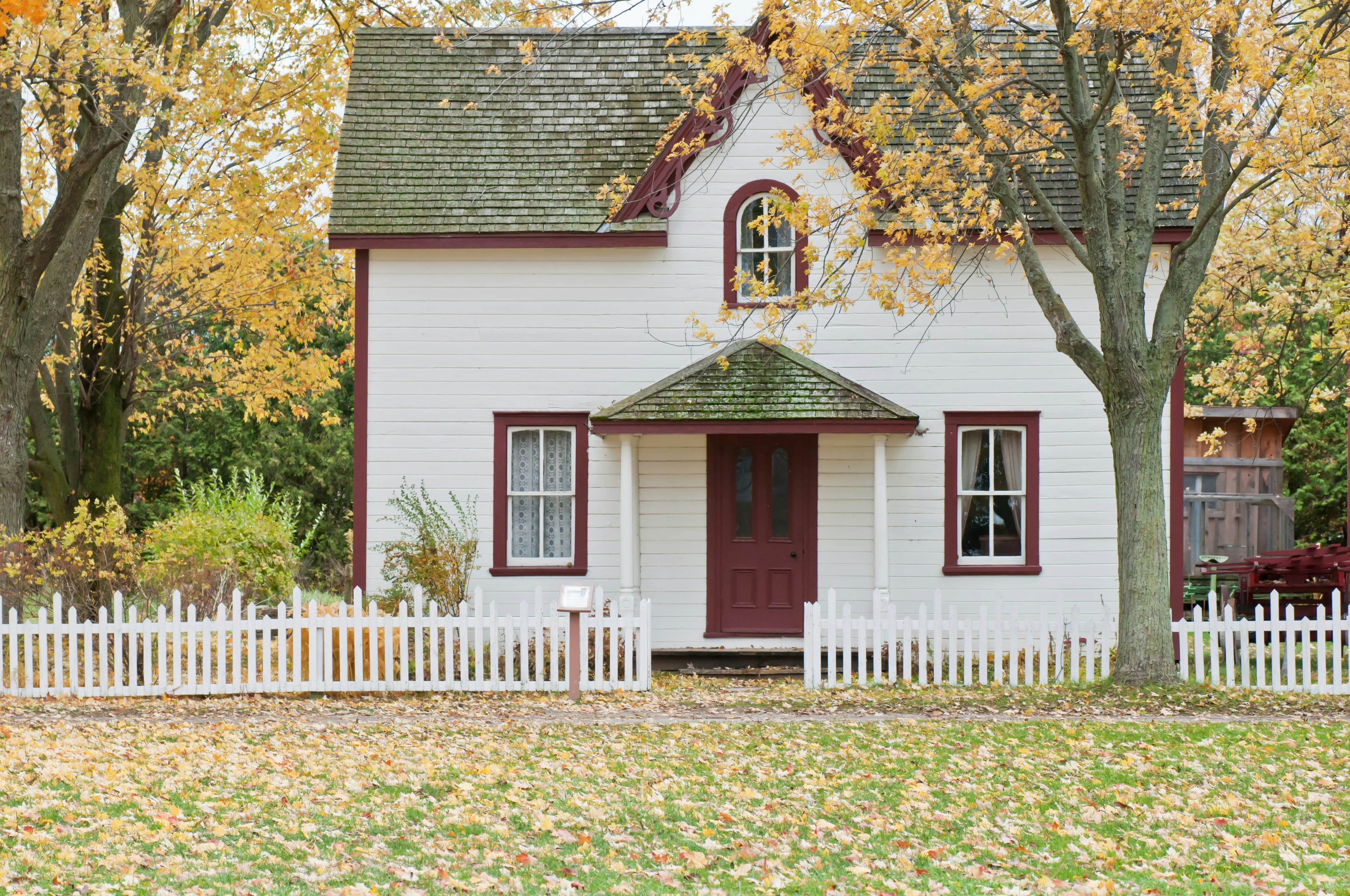Should You Wait for Mortgage Rates to Fall Before Buying a Home? inception-app-prod/MTRlY2ExZjctMzI4YS00YjkyLTgwZTktZGU3YjdjZThjNjQ5/content/2026/09/3d406be9e5051bcc4925223dee55b8933abe6ee5.jpg