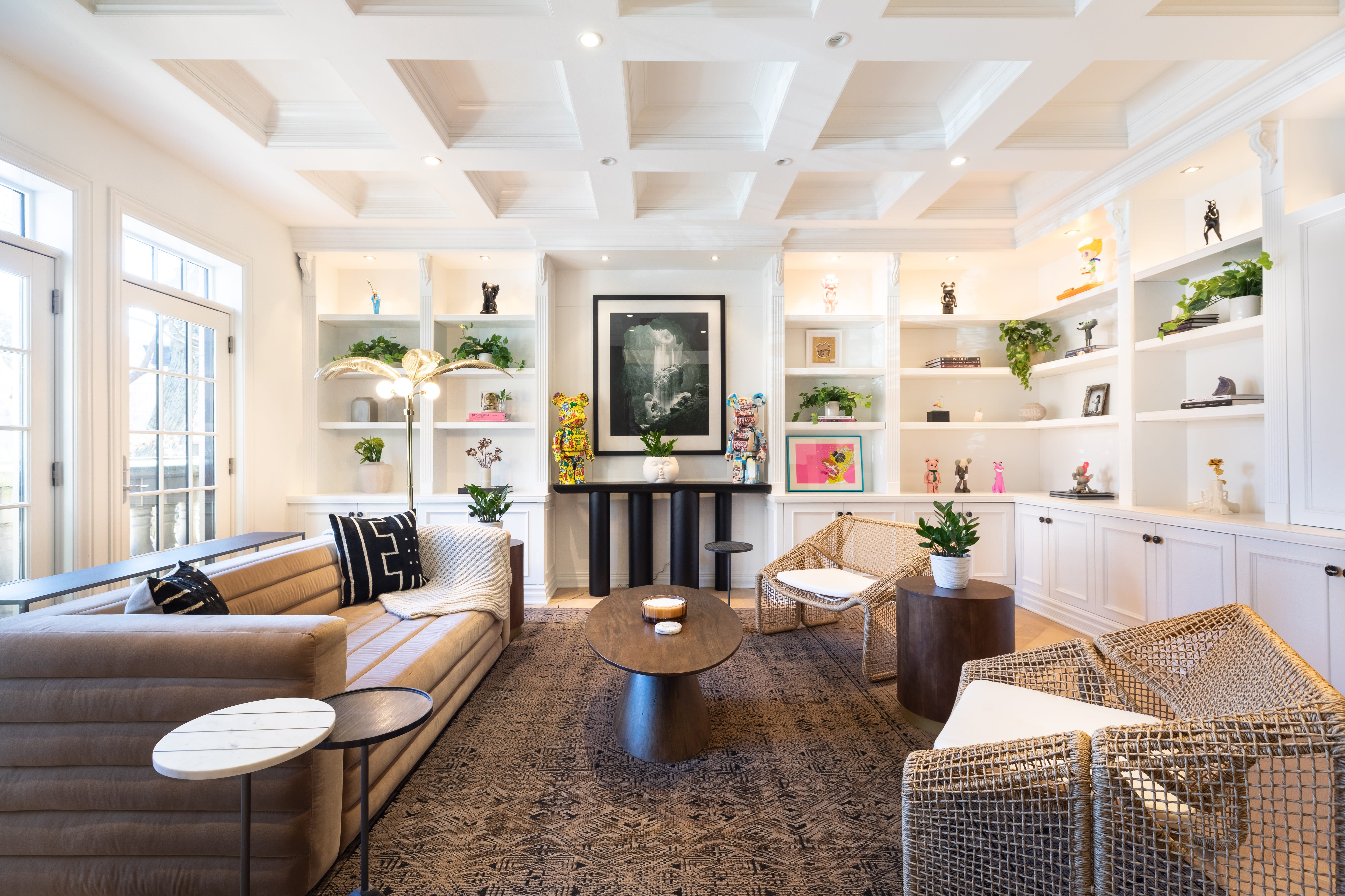 A Mansion Marvel in Bucktown inception-app-prod/MTU1MjhmM2EtYzg0Ny00MjQyLWIyMWMtNDBmN2QzZTM2Y2Y3/content/2024/04/bf13051ece77c7f3e662d13c4586ee506e5205a8.jpg