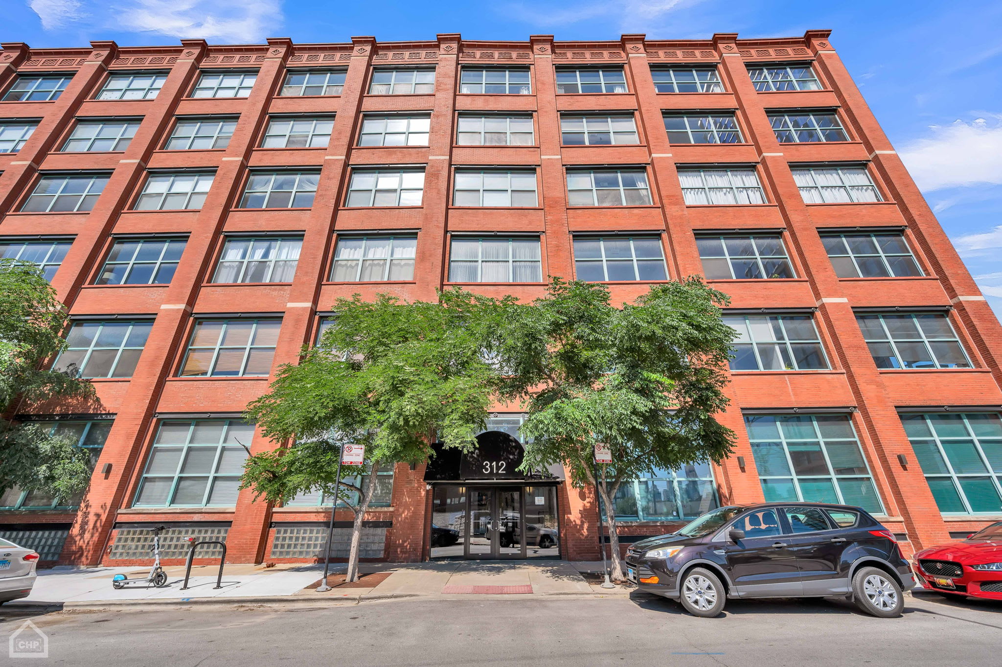 Industrial Elegance in the Heart of Fulton Market inception-app-prod/MTU1MjhmM2EtYzg0Ny00MjQyLWIyMWMtNDBmN2QzZTM2Y2Y3/content/2024/07/2e17924f0fb021cff91e9223cbe99019d3576180.jpg