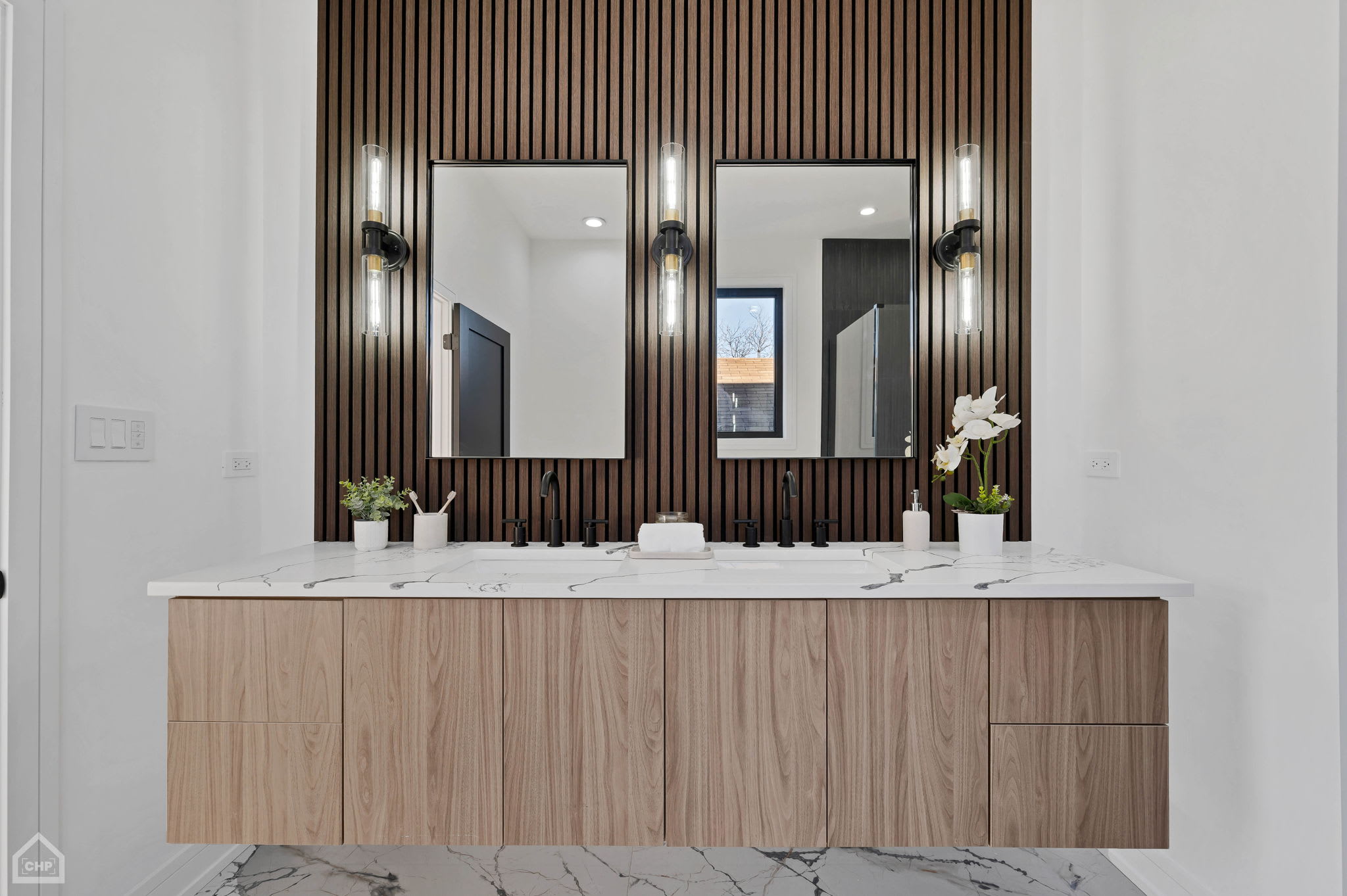 Revitalizing West Garfield Park with this $600,000 Home inception-app-prod/MTU1MjhmM2EtYzg0Ny00MjQyLWIyMWMtNDBmN2QzZTM2Y2Y3/content/2024/12/5782a2cb134e2449b98afc0c85dd9d1a4f05cd13.jpg