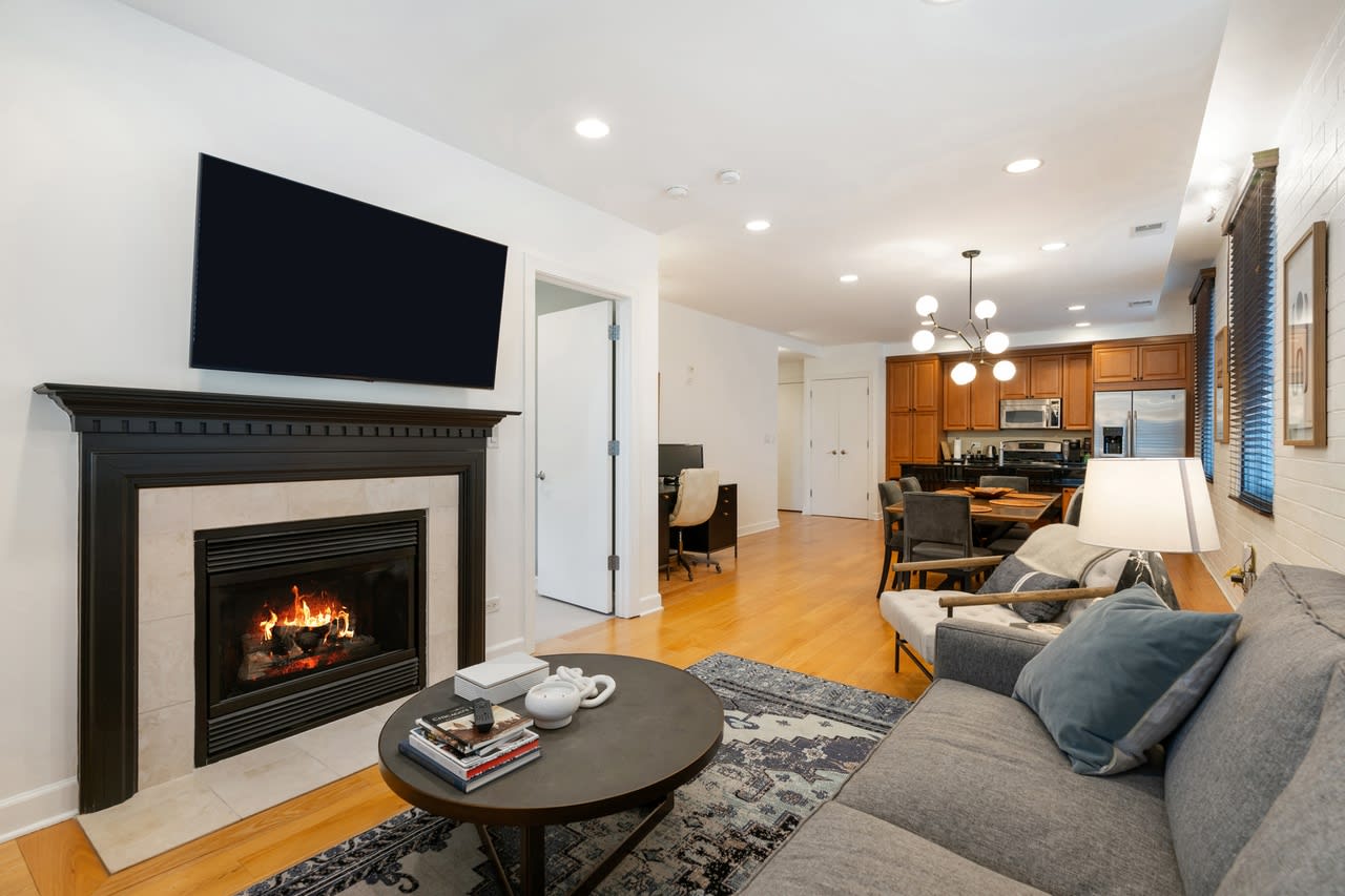 More Than a Home: Inside a Rarely Ordinary River North Condo inception-app-prod/MTU1MjhmM2EtYzg0Ny00MjQyLWIyMWMtNDBmN2QzZTM2Y2Y3/content/2026/08/b2f06203a231676237a78b4a15a5118d0e4a0196.jpg