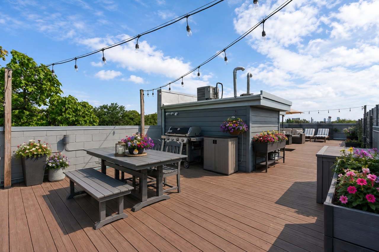 Sold in Logan Square: 2506 N Rockwell #3N inception-app-prod/MTU1MjhmM2EtYzg0Ny00MjQyLWIyMWMtNDBmN2QzZTM2Y2Y3/content/2026/09/9d1a6543080c76d1a24daa0f5aca39745095c806.jpg
