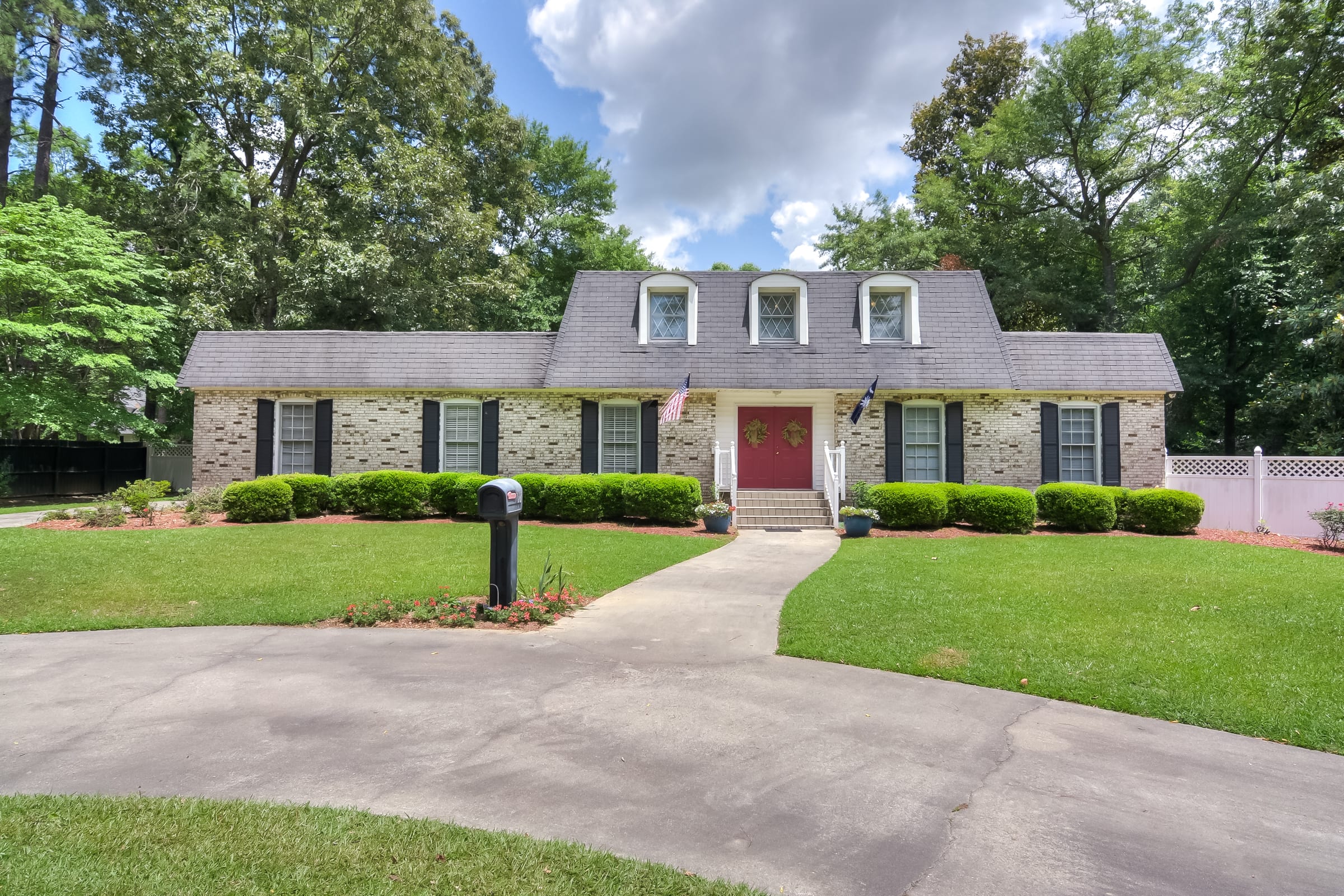 Lovely Large Home Close to Downtown Aiken inception-app-prod/MWFhZDViNTItNThjOC00MDNkLWJiZTgtMjk0ZDJjNGIwNTEx/content/2017/06/002_43282869.jpg