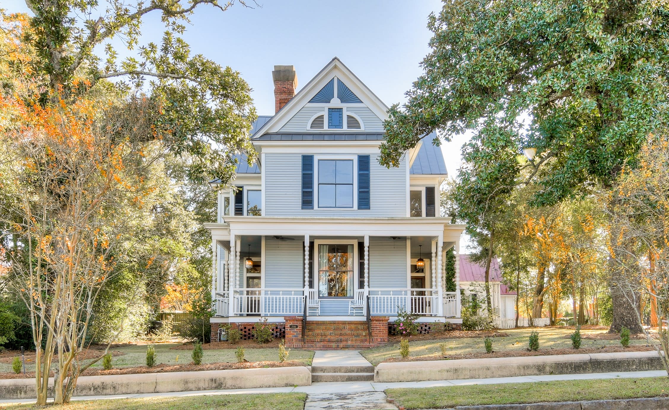 Gorgeous 1890s Home with Tasteful Updates inception-app-prod/MWFhZDViNTItNThjOC00MDNkLWJiZTgtMjk0ZDJjNGIwNTEx/content/2018/12/001_52353631.jpg