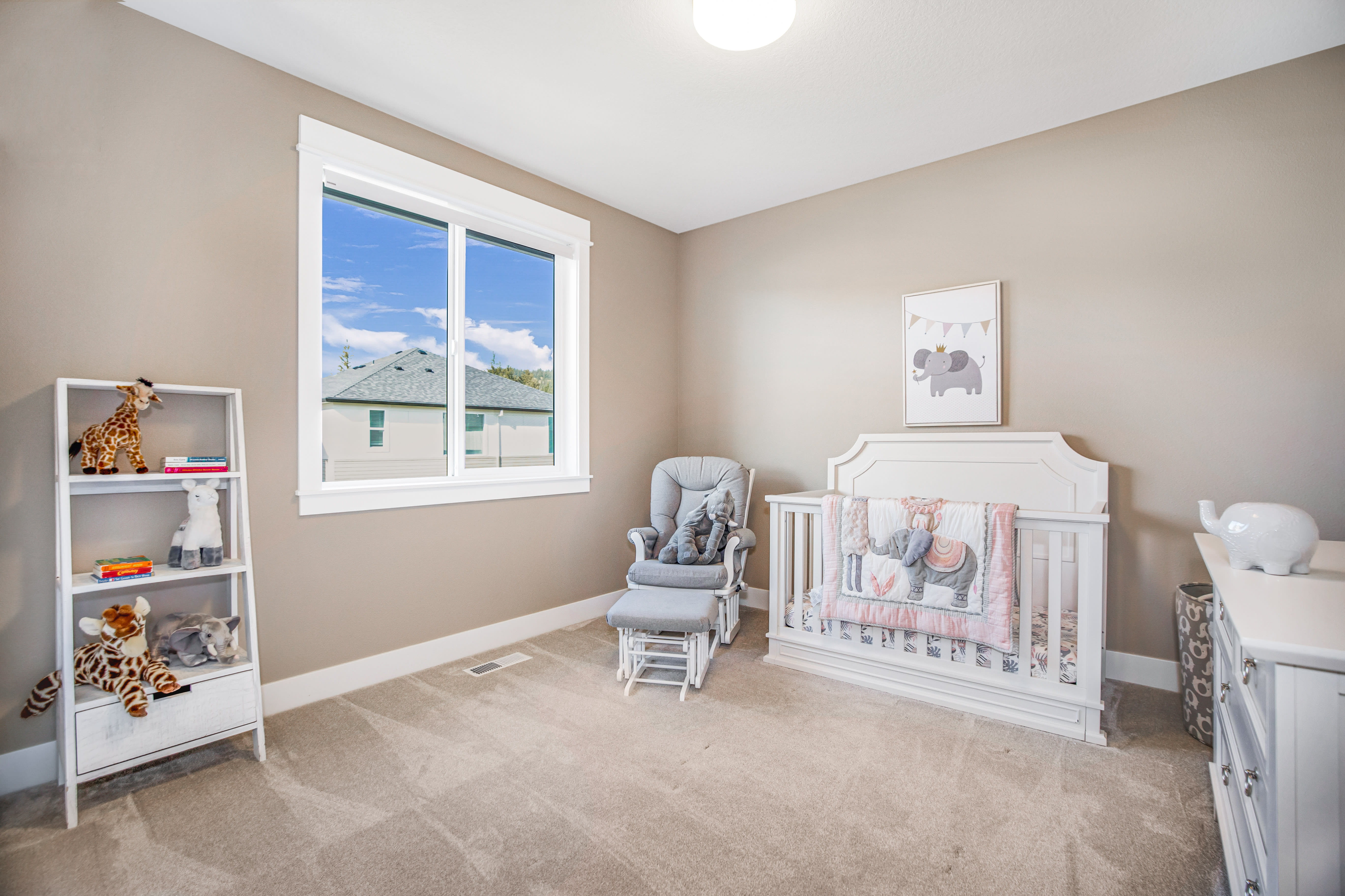 30 Tips for Moving with Kids or Pets inception-app-prod/MWQyYjhlNDMtZTEwYy00ZmIxLWEyODgtNDFhM2ZhMTVkMzIz/content/2023/01/f7c74e8cb3fb8a490a05cba6dfd10a5321e854e4.jpg