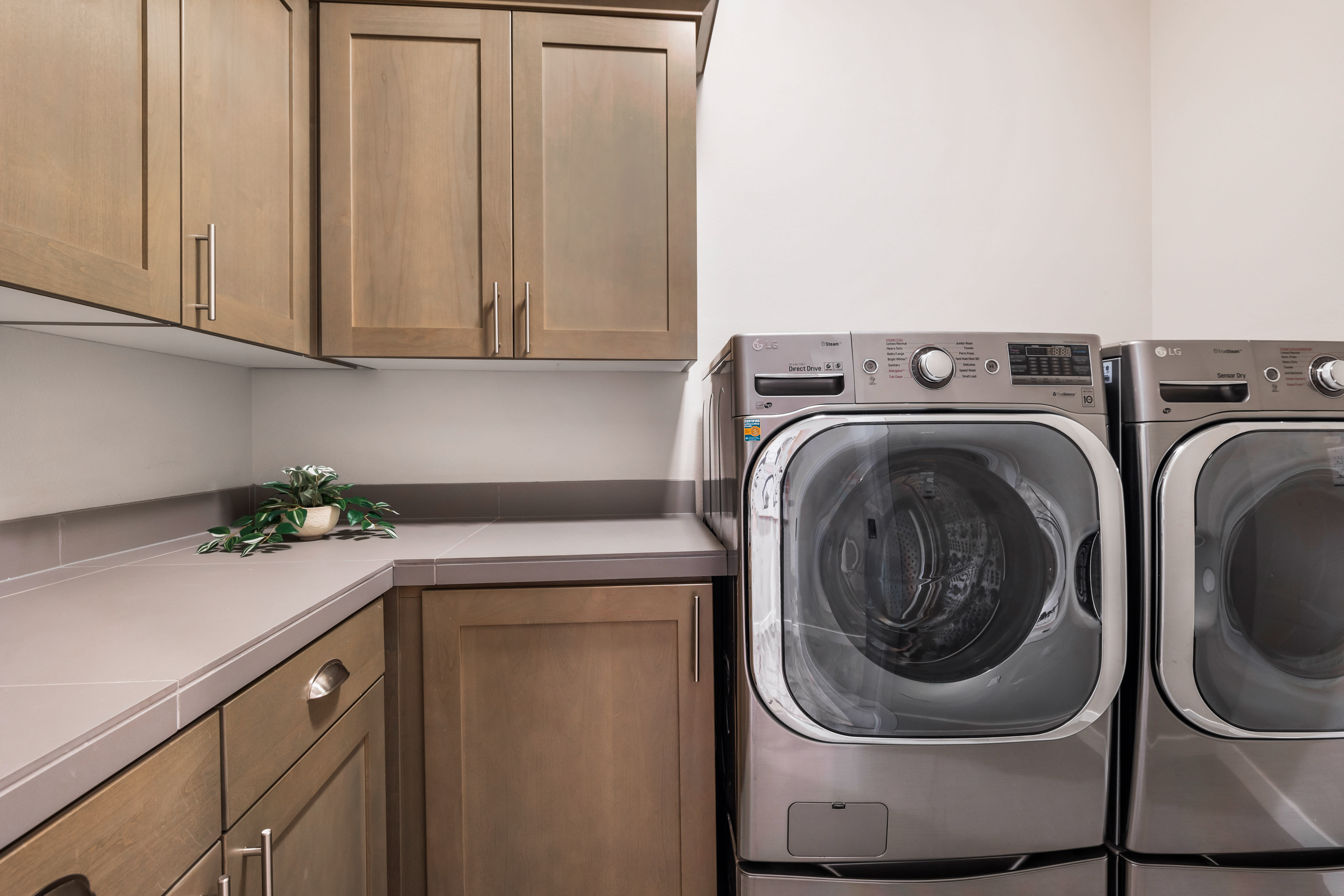 14 Deep-Cleaning Tips For New Homeowners inception-app-prod/MWQyYjhlNDMtZTEwYy00ZmIxLWEyODgtNDFhM2ZhMTVkMzIz/content/2023/02/6d60ab044edc340694aff53b10adee8ff4d87057.jpg