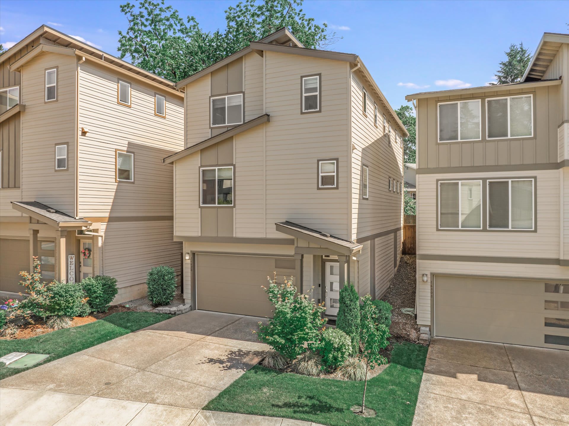 <p>RECORD SETTING SALE!!! Sold in 5 Days vs Fox Glen 146 Days on Market $579,000</p> inception-app-prod/MWQyYjhlNDMtZTEwYy00ZmIxLWEyODgtNDFhM2ZhMTVkMzIz/content/2024/11/e7f983b805cf551f4a543762e3943cc518426fd4.jpg