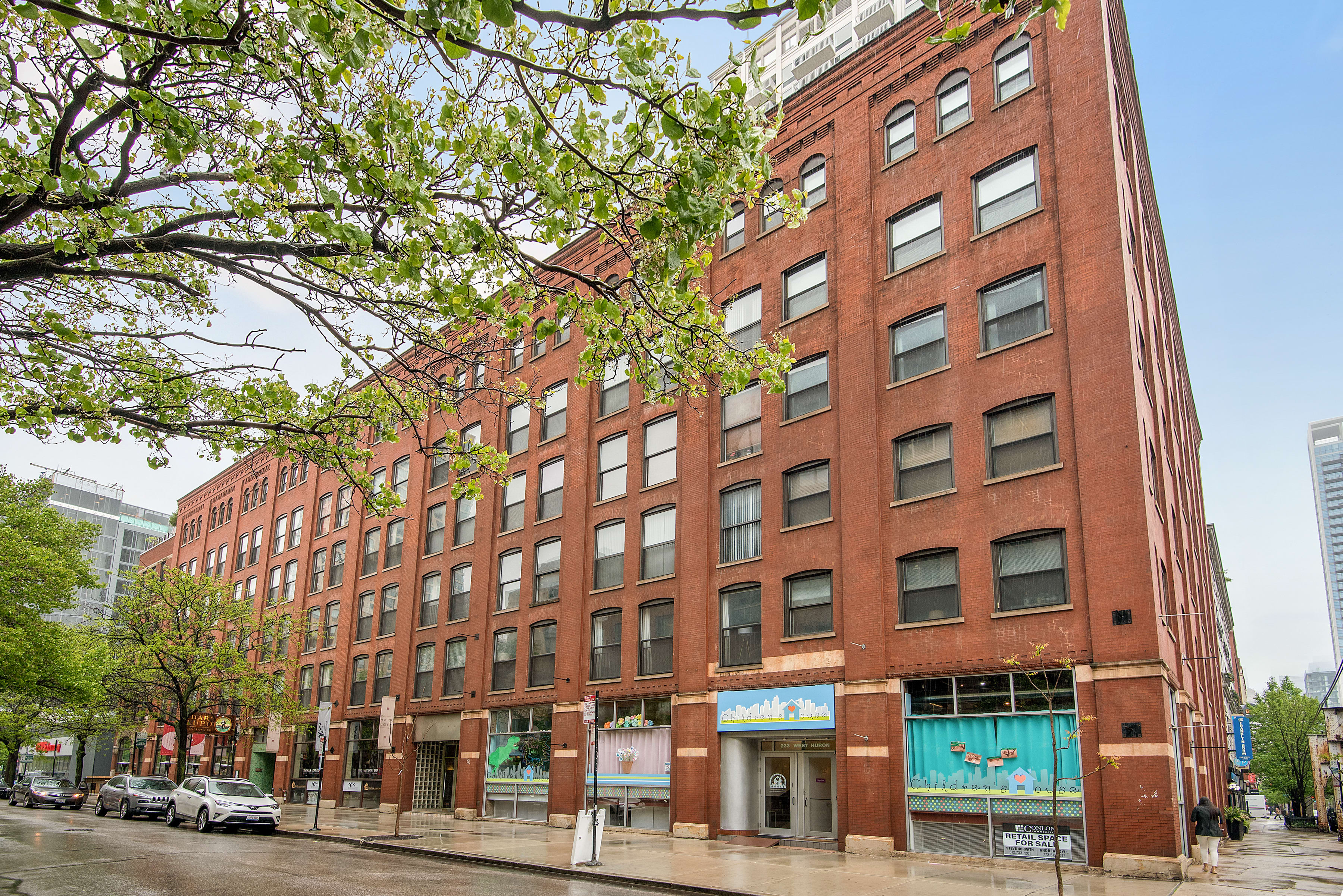 Just Sold: 225 W Huron St Unit 303, Chicago, IL 60610 inception-app-prod/MWU5MmJjNTQtMjJhOS00MzRmLWIxMGYtMjUyYmIxMzlkYWJi%2Fcontent%2F2018%2F10%2FDSC4484-104038.jpg
