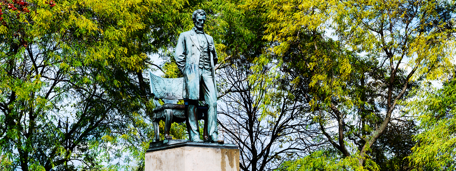 inception-app-prod/MWU5MmJjNTQtMjJhOS00MzRmLWIxMGYtMjUyYmIxMzlkYWJi/content/2018/10/Near-North---Lincoln-Park---Abraham-Lincoln-Statue---174833441.png
