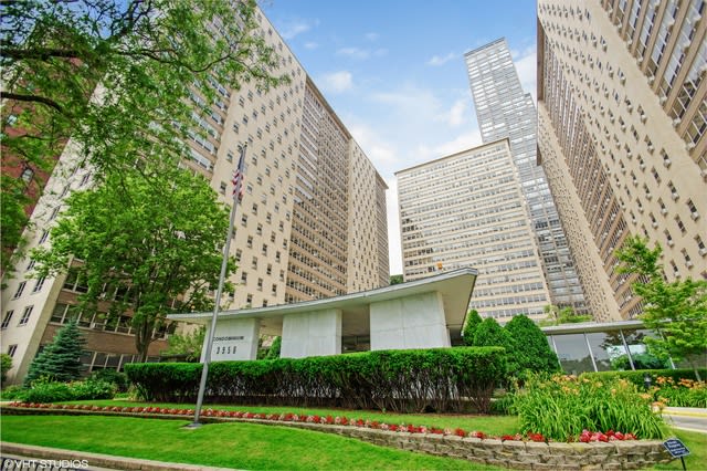inception-app-prod/MWU5MmJjNTQtMjJhOS00MzRmLWIxMGYtMjUyYmIxMzlkYWJi/content/2018/10/Nguyen-3950-N-Lake-Shore-Dr-Unit-2216-Chicago-Illinois-60613-102215.jpg