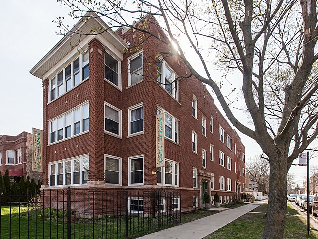 JUST CLOSED: 3303 W Ainslie #3, Chicago, IL 60625 inception-app-prod/MWU5MmJjNTQtMjJhOS00MzRmLWIxMGYtMjUyYmIxMzlkYWJi/content/2018/10/ext1-140800.jpg