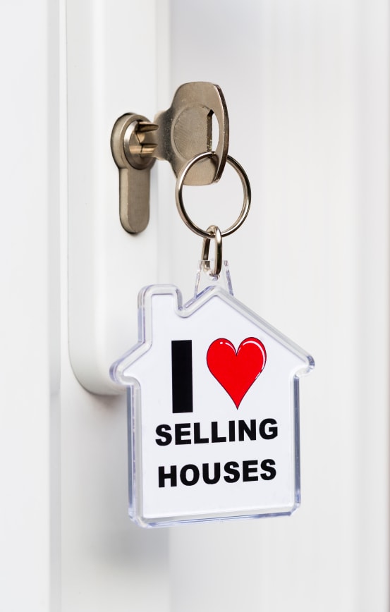Step 1 To Selling Your Home: Find a Realtor inception-app-prod/MWU5MmJjNTQtMjJhOS00MzRmLWIxMGYtMjUyYmIxMzlkYWJi/content/2018/10/iStock_000020351594Small-223049.jpg