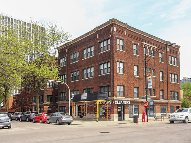 Just Sold: 733 W Waveland #3, Chicago, IL 60613 inception-app-prod/MWU5MmJjNTQtMjJhOS00MzRmLWIxMGYtMjUyYmIxMzlkYWJi/content/2018/10/photo0-120913.jpg
