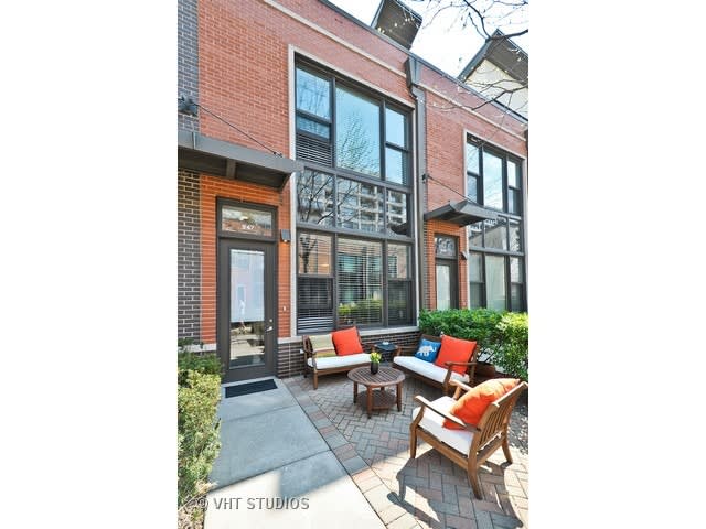 Just Sold: 947 N Howe, Chicago, IL 60610 inception-app-prod/MWU5MmJjNTQtMjJhOS00MzRmLWIxMGYtMjUyYmIxMzlkYWJi/content/2018/10/photo0-212037.jpg