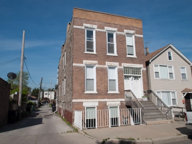 Just Closed: 2968 S Bonfield St Unit 2, Chicago, IL 60608 inception-app-prod/MWU5MmJjNTQtMjJhOS00MzRmLWIxMGYtMjUyYmIxMzlkYWJi/content/2018/10/photo0-250701.jpg