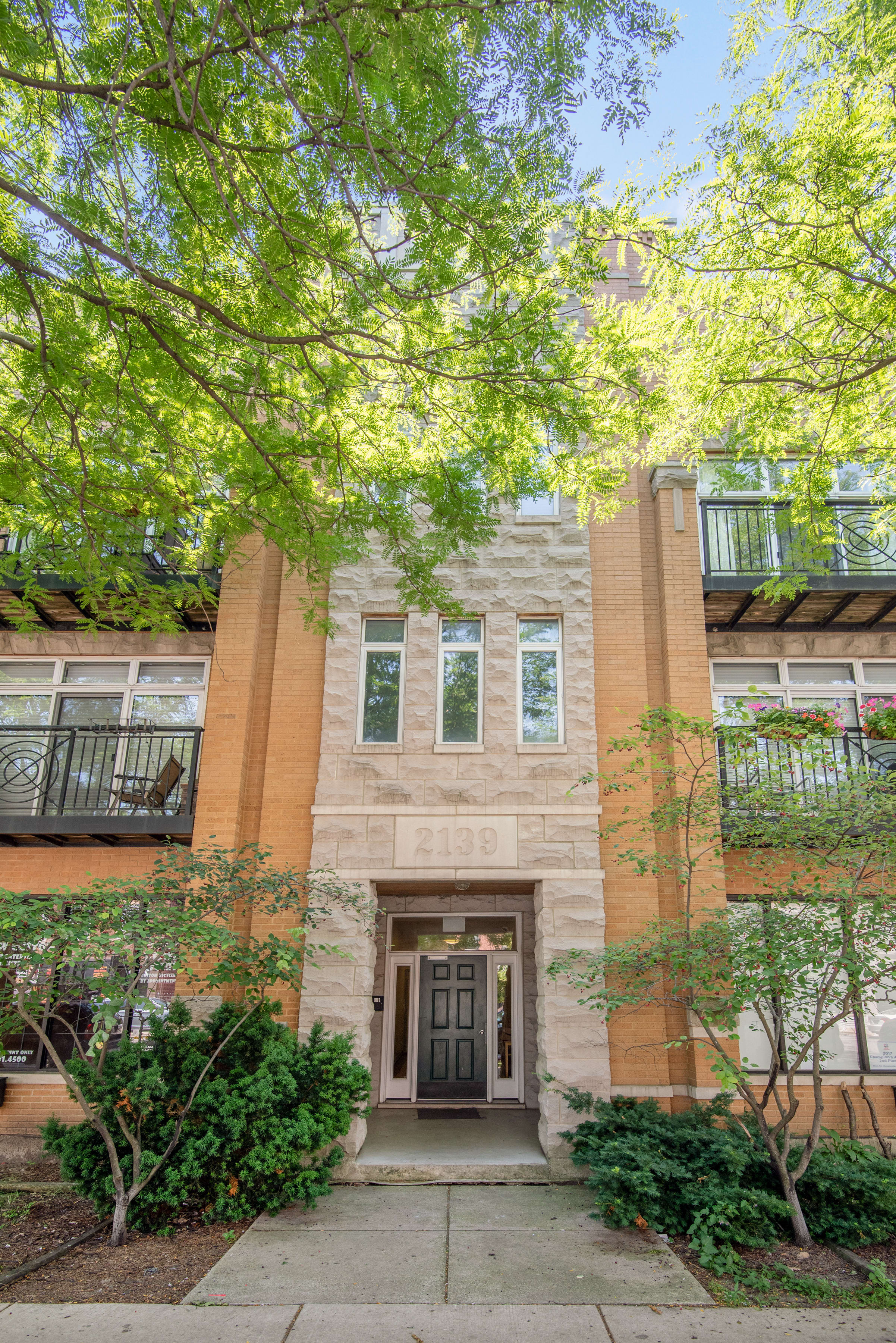 2139 W Roscoe St Unit 3E, Chicago, IL 60618 inception-app-prod/MWU5MmJjNTQtMjJhOS00MzRmLWIxMGYtMjUyYmIxMzlkYWJi/content/2019/08/_DSC8498.jpg