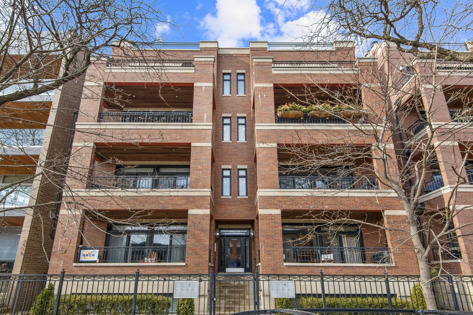 2912 N Sheffield Ave Unit 3S, Chicago, IL 60657 inception-app-prod/MWU5MmJjNTQtMjJhOS00MzRmLWIxMGYtMjUyYmIxMzlkYWJi/content/2022/05/ea2094ea0bea7033c507b8333816ca3273fbb9c6.jpeg
