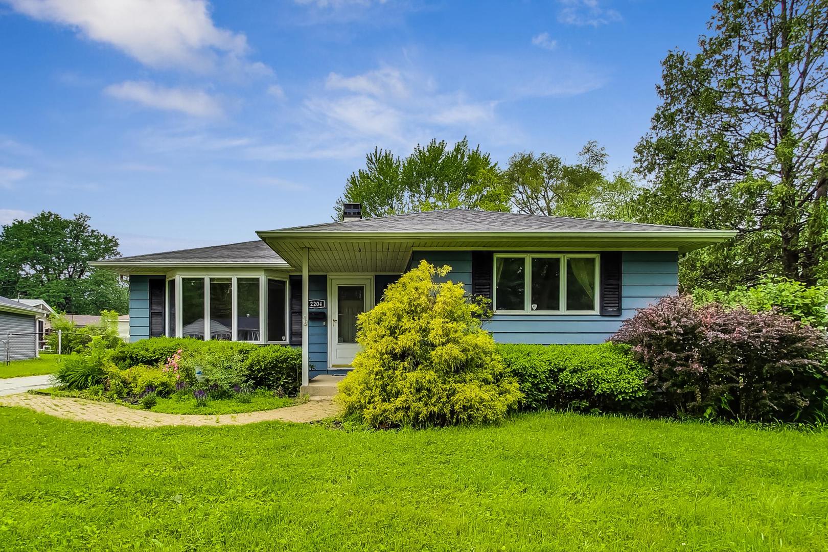 2204 Quail Ln , Rolling Meadows, IL 60008 inception-app-prod/MWU5MmJjNTQtMjJhOS00MzRmLWIxMGYtMjUyYmIxMzlkYWJi/content/2022/08/f913a27c06082e0feb5d78578dd7058e2fd6fd88.jpeg