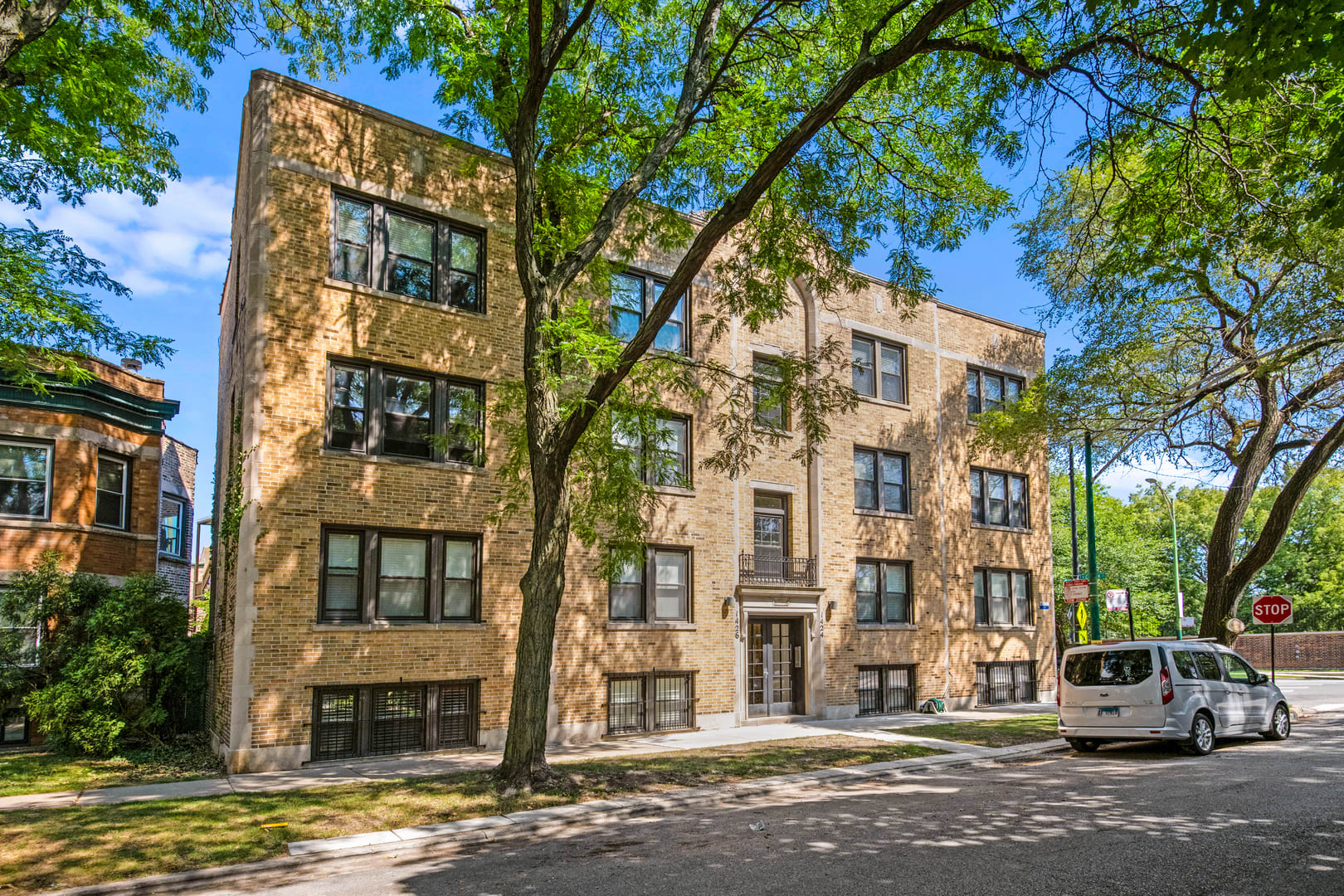 1424 W Cullom Ave Unit 2, Chicago, IL 60613 inception-app-prod/MWU5MmJjNTQtMjJhOS00MzRmLWIxMGYtMjUyYmIxMzlkYWJi/content/2023/03/354535295864de2069c25cce5e4089a612274b6d.jpeg