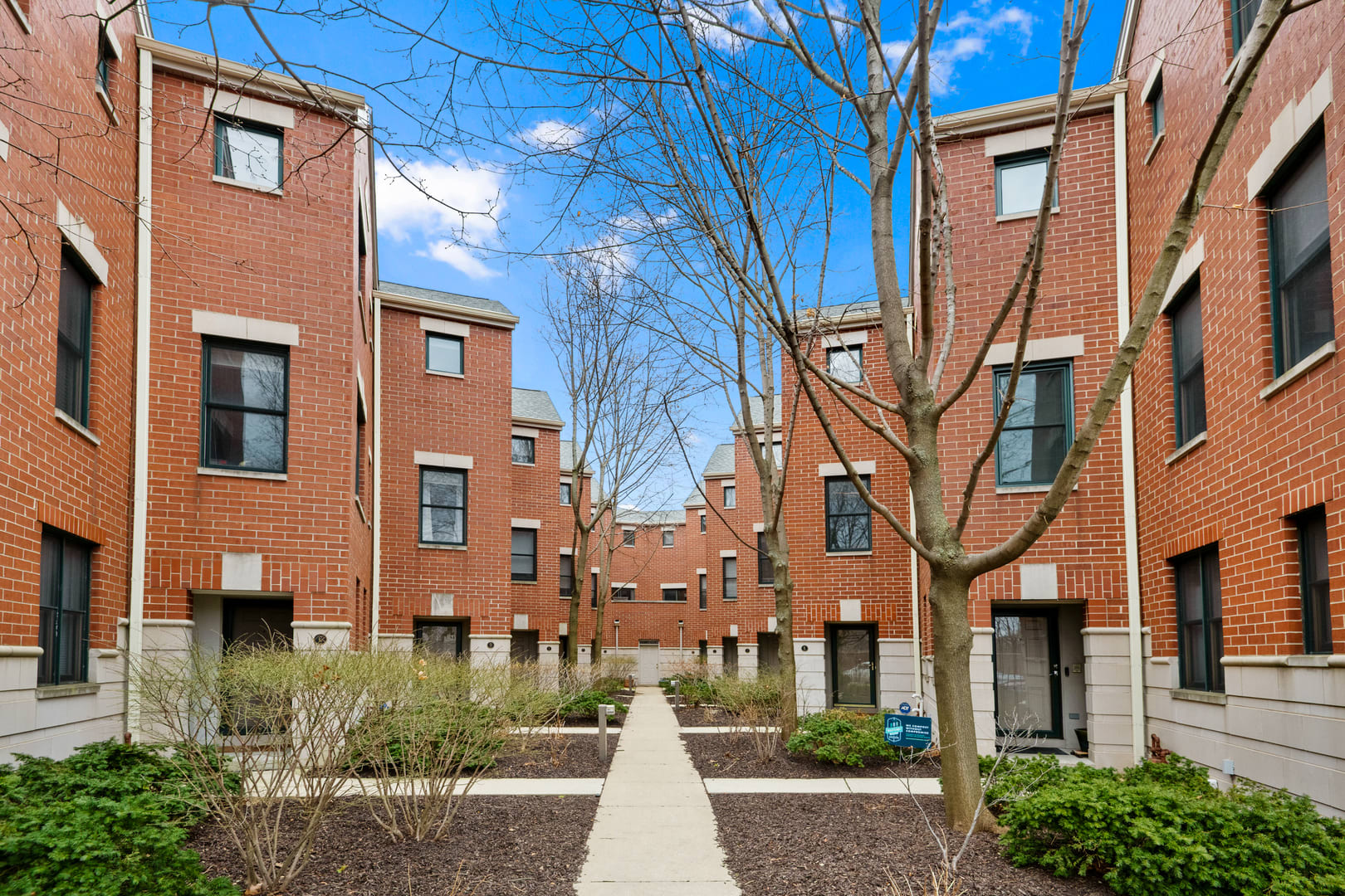 4046 N Clark St Unit D, Chicago, IL 60613 inception-app-prod/MWU5MmJjNTQtMjJhOS00MzRmLWIxMGYtMjUyYmIxMzlkYWJi/content/2023/07/104210545d652b0f183bad6a4d27f178518bbcf7.jpeg