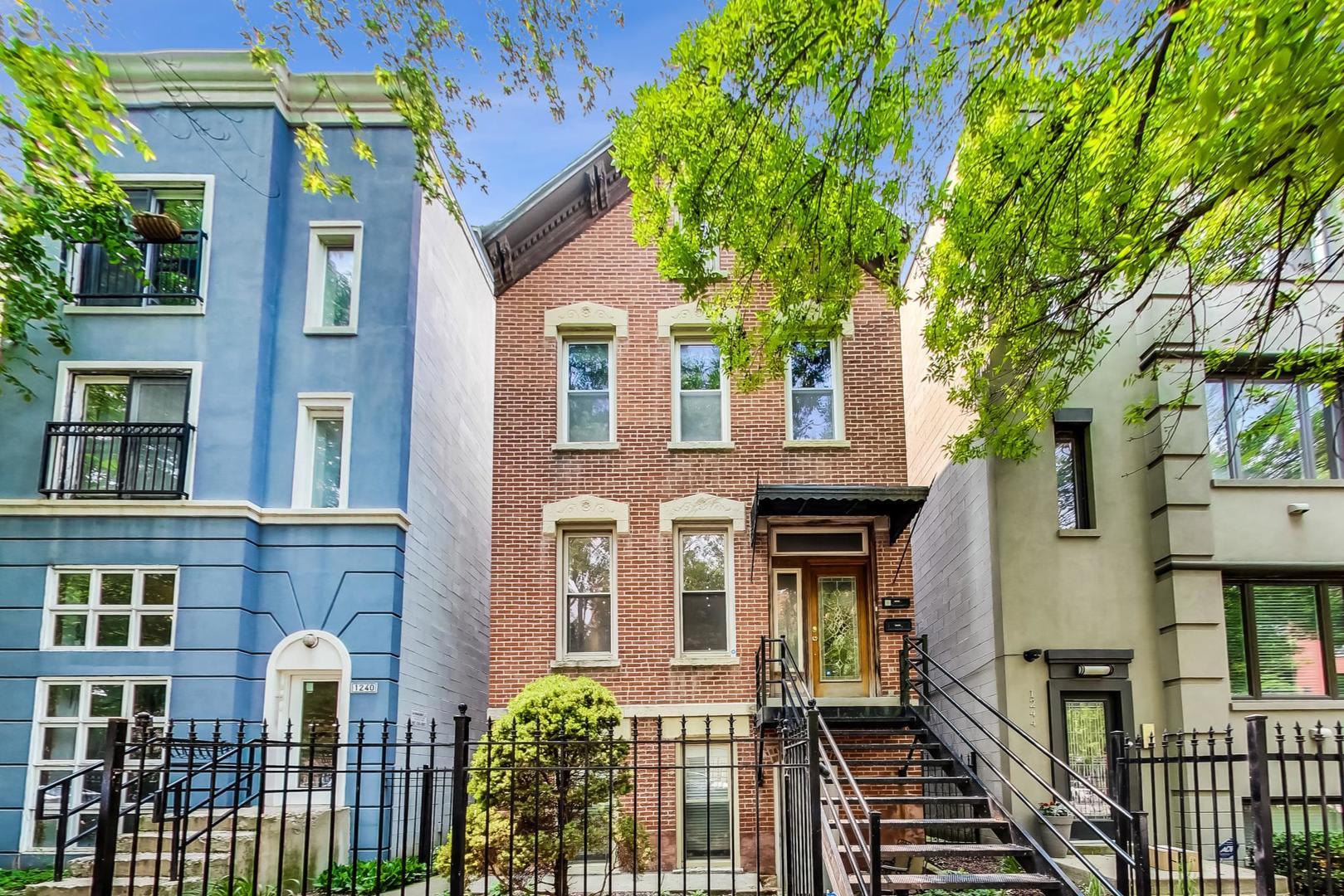 1242 N Wood St Unit 2, Chicago, IL 60622 inception-app-prod/MWU5MmJjNTQtMjJhOS00MzRmLWIxMGYtMjUyYmIxMzlkYWJi/content/2023/08/663961401765fa82742147e9fc1bc16138fd8a19.jpeg