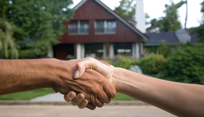 3 Steps To Take Before Closing Your Mortgage inception-app-prod/MWUwM2EwMzktMmE1NS00MmRjLTkxYjgtOTdjNDczYTUzMzIw/content/2016/03/handshake.png