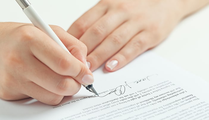 Avoiding Pitfalls During The Home Loan Process inception-app-prod/MWUwM2EwMzktMmE1NS00MmRjLTkxYjgtOTdjNDczYTUzMzIw/content/2016/04/sign-a-loan.png