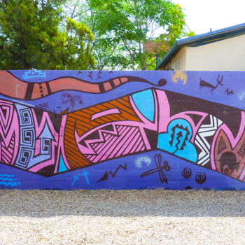 inception-app-prod/MWUwM2EwMzktMmE1NS00MmRjLTkxYjgtOTdjNDczYTUzMzIw/content/2018/07/purple_mural_albuquerque-350x350-2.jpg