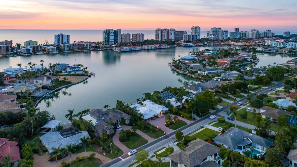 inception-app-prod/MjEwOWMzM2UtMDRiMi00ZTYzLWEyYjQtNGRmYzdkY2FiMDhk/content/2019/02/Naples_water view-2.jpg