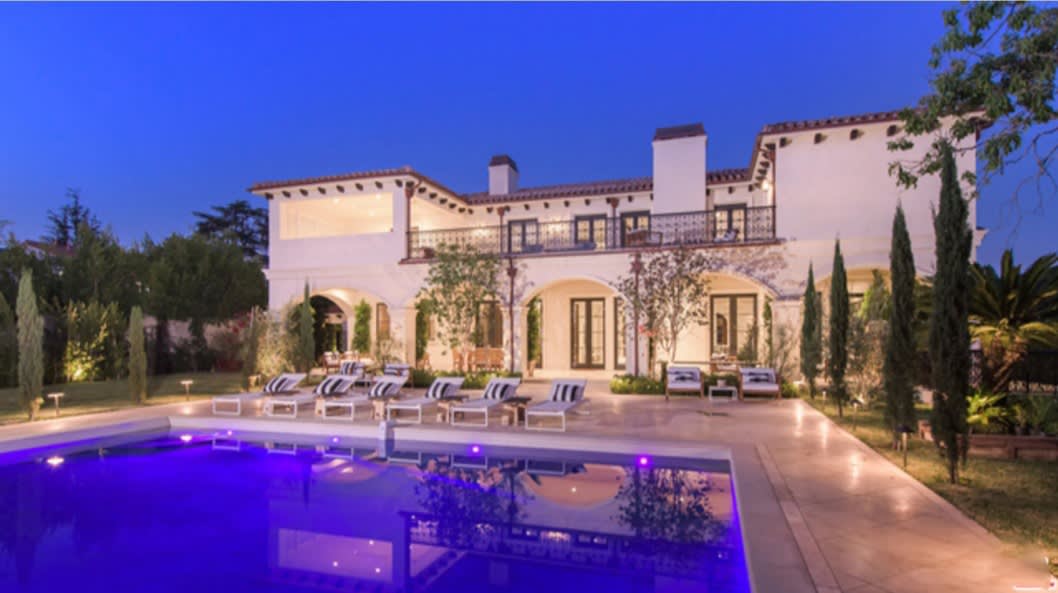 803 N Linden Drive, Beverly Hills inception-app-prod/MjYxYzE3ZGEtMWZlNS00Zjg3LTk3ZTUtZWVhNTYzYmFmNTE4/content/2021/03/20-665956withoutmls.jpg