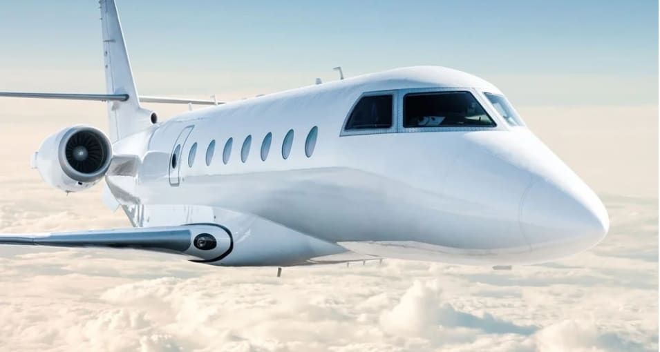 CHAPTER 4 : FLYNG HIGH inception-app-prod/MjYxYzE3ZGEtMWZlNS00Zjg3LTk3ZTUtZWVhNTYzYmFmNTE4/content/2022/07/14e4fdb05e771be0d1d5d445ce758cddf015d167.png